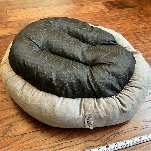 New. Love's cabin. Round Donut Cat and Dog Cushion Bed, 20in - Picture 3 of 5